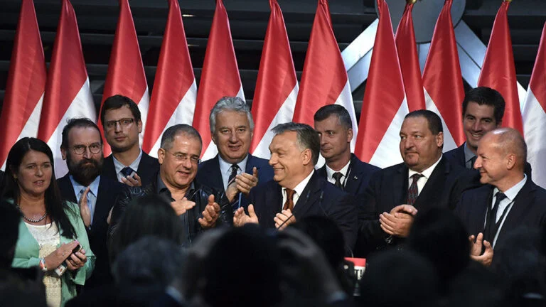 Tovább emelkedett az Orbán-kormány tagjainak fizetése