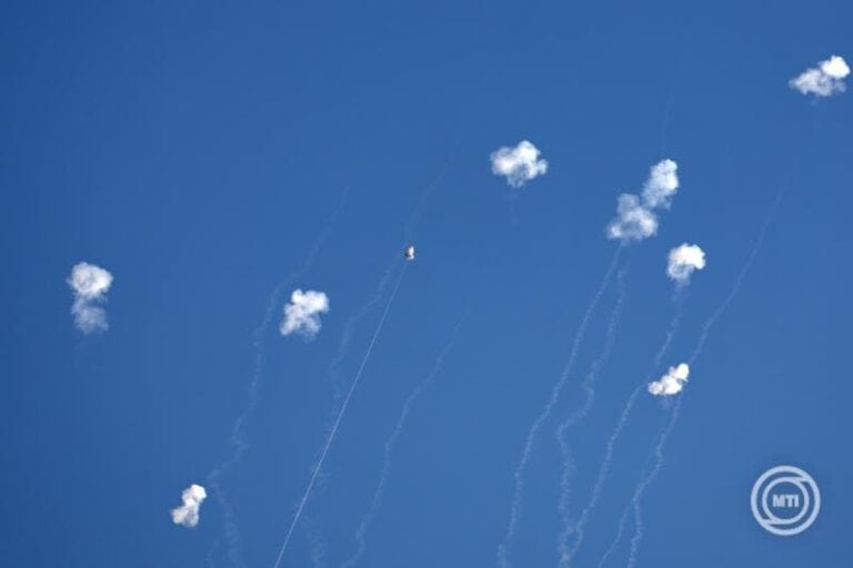 Folytatódott a rakétaháború Izrael és a libanoni Hezbollah között