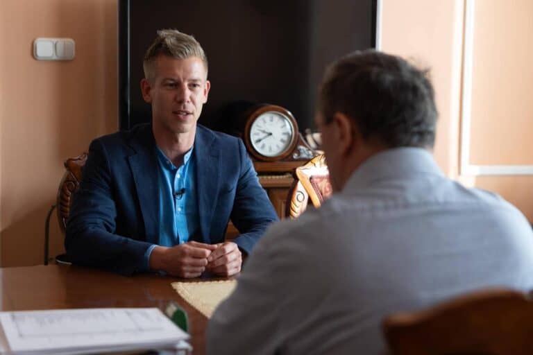 Nem bemondásos alapon döntenek – Tiszta vizet öntött a pohárba a TISZA Párt elnöke