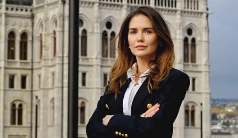 Megafonos influenszerből Fidesz-szóvivő: Ibolya Csenge Gabriella lett a frakció új arca