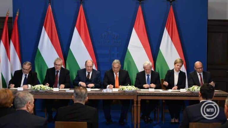 Orbán két miniszteréről: „Varga Mihálynak hattyúdal, Nagy Mártonnak szép nyitány”