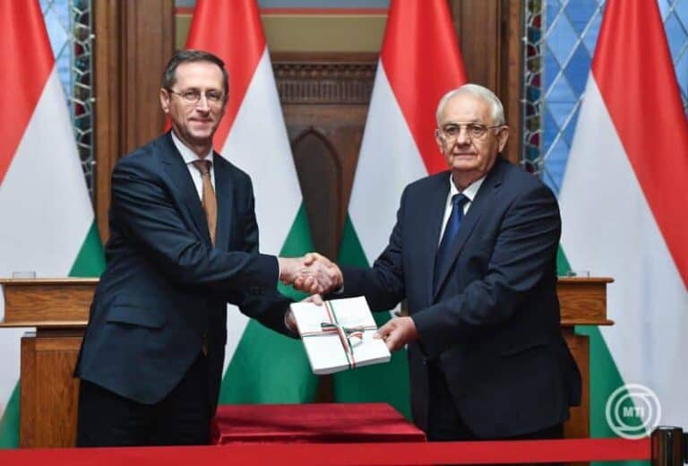 Varga Mihály pénzügyminiszter benyújtotta a 2025-ös évi költségvetést – de ki fizeti meg az árát?