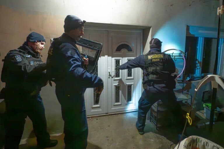 Rabszolgaként dolgoztatott rászoruló férfiakat a bátonyterenyei család – Videón az elfogás!