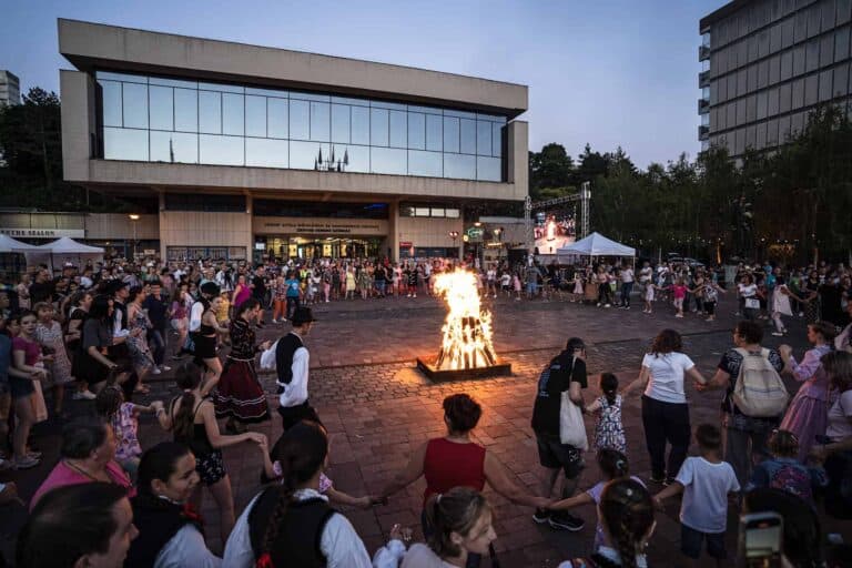 Salgótarjánból jelentkezik közel ötórás élő műsorral az Országjáró