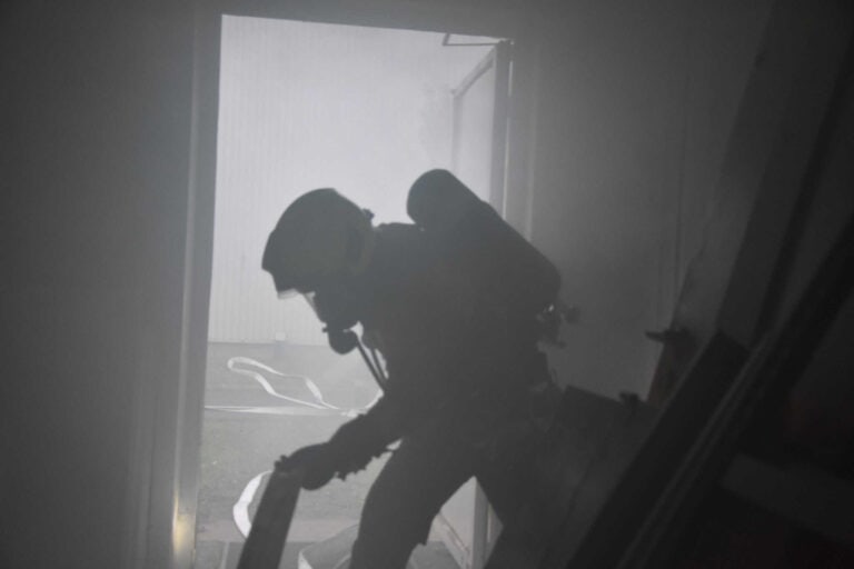 Lángok csaptak fel a salgótarjáni toronyházban