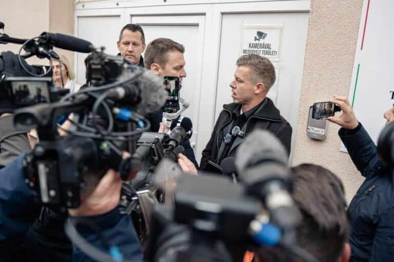 „Ez a rezsim szégyene” – Elemzők a Menczer–Magyar balhéról