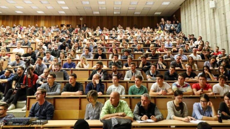 a Fidesz háttérhatalmat épített a magyar egyetemeken