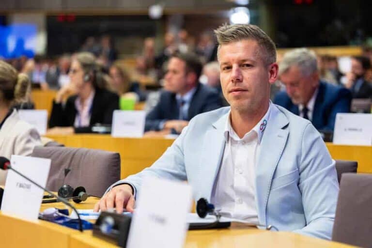 Magyar Péter felszólalása az embercsempészet és a szervezett bűnözés kapcsolatáról