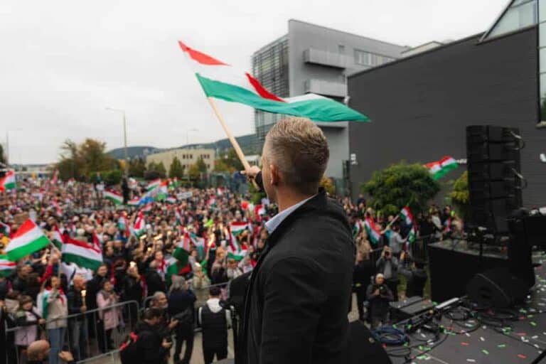 a TISZA hét százalékkal vezet a Fidesz előtt