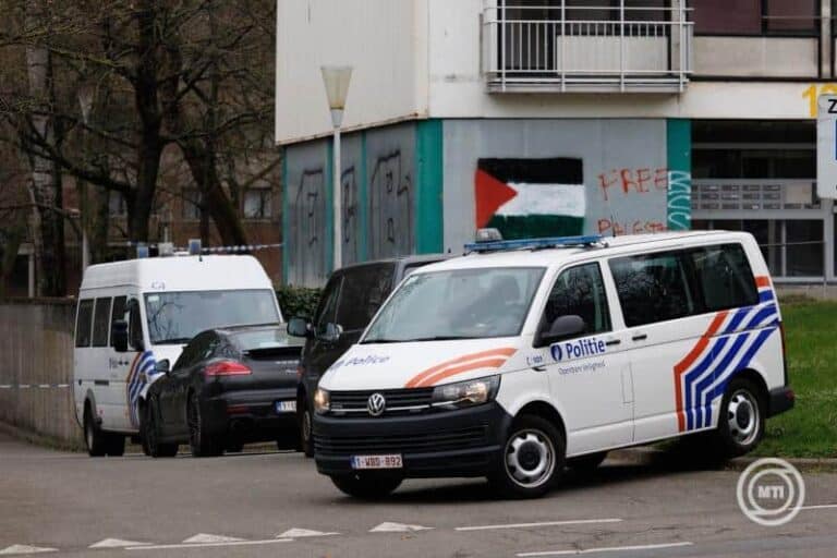 Tizenöt lövést adtak le éjszaka egy üzlethelységre Brüsszelben szerdára virradóan