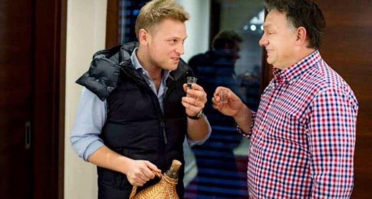 A NER-es arisztokrácia nemcsak a Tiszától fél, de attól is, hogy ha rosszra fordulnak a dolgok, valamit majd be kell adni a közösbe