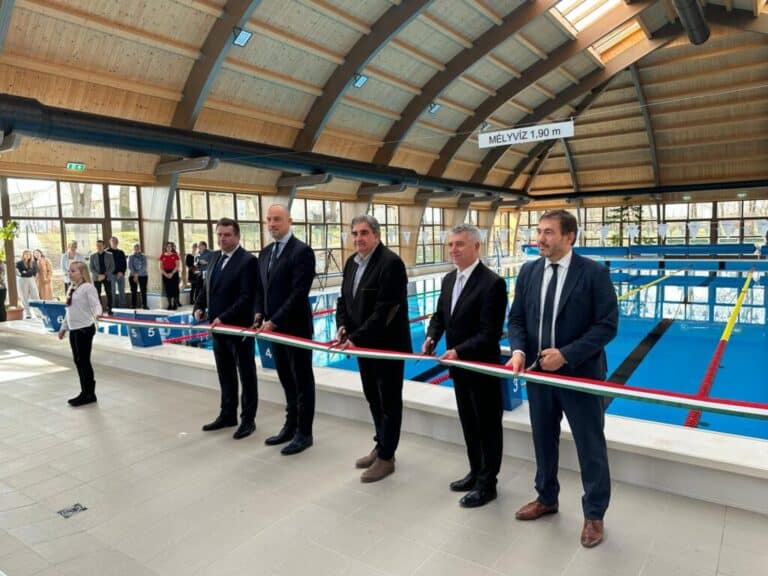 Vadonatúj tanuszodát adtak át Szécsényben