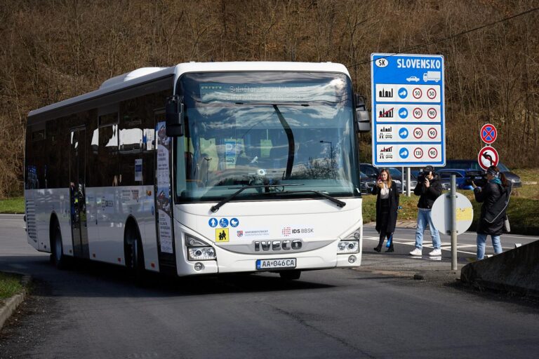 Buszokkal bontották le a határokat Nógrádban