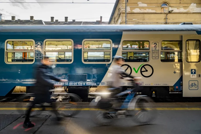 Sebesvonat indul a Tisza-tóra, egyszerre akár félszáz kerékpáros is utazhat rajta a nyáron