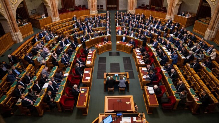 Megszavazták a törvényt, amellyel Magyar Péter szerint tőle akar megszabadulni a Fidesz