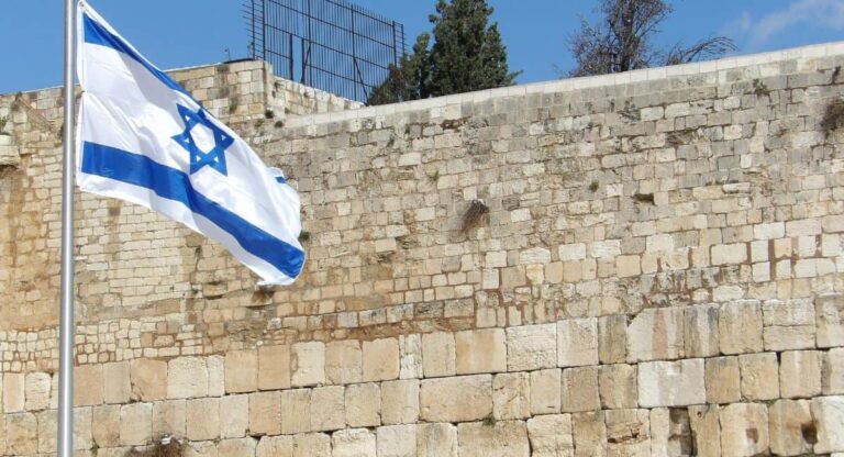 Izraelben két percre megállt az élet