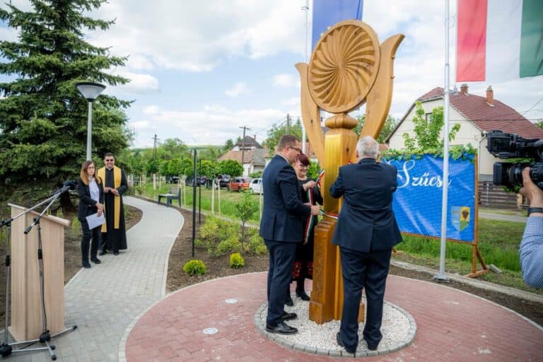 Hazánk első „falufáját” adták át a hevesi községben