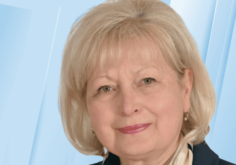 Antiszemita poszt miatt eltávolították elnöki pozíciójából a fideszes képviselőnőt Egerben