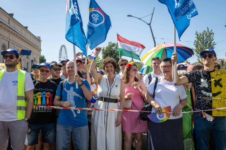 DK: Orbán Viktor ne merje megtámadni a Pride résztvevőit!