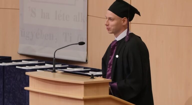 Sokk a diplomaosztón: fiatal orvos kiáltotta világgá – „Összedől az egészségügy, amibe belépünk!”