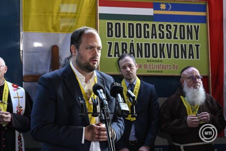 Elindult a 12. Boldogasszony zarándokvonat Budapestről a csíksomlyói pünkösdi búcsúra