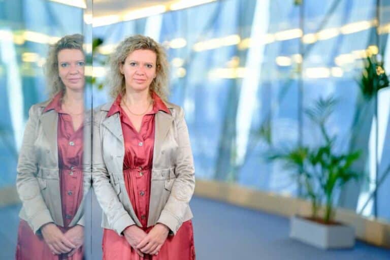 Kollár Kinga szerint Takács Péter hazudott – súlyos vádak az RRF-pénzek ügyében