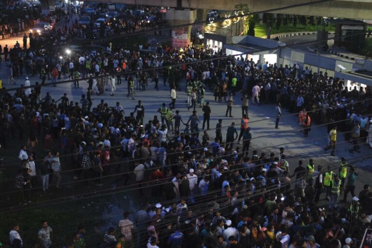 Tragédia: 25 gyerek halt meg, miután katonai gép zuhant iskolára