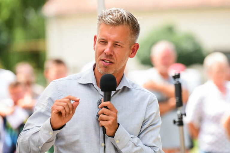 Magyar Péter a legnépszerűbb politikus, Orbán Viktor a harmadik – itt a 21 Kutatóközpont friss listája