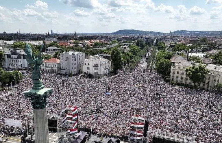 Magyar Péter Nemzeti menetet hirdetett október 23-ra