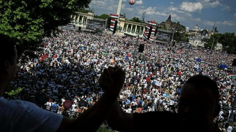 Magyar Péter: Holnap mindannyiunknak ki kell állni a rendszerváltásért