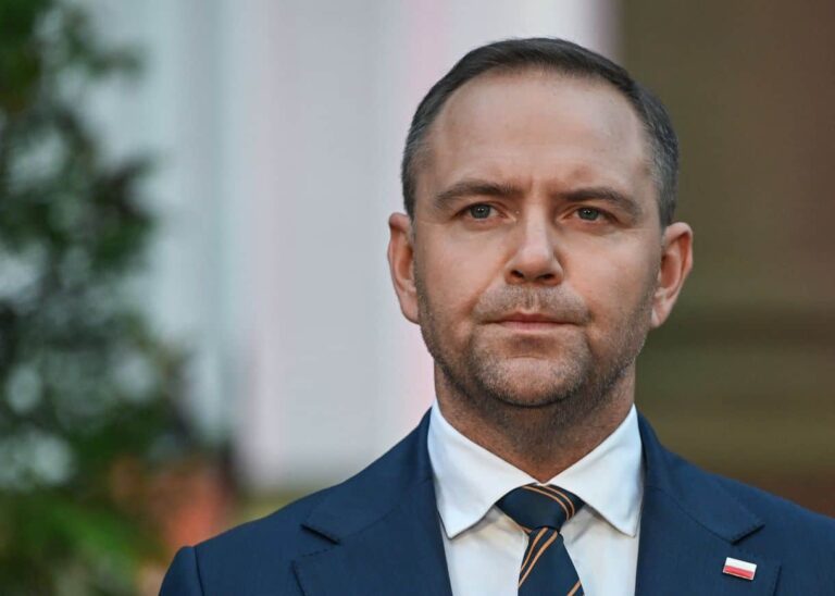 Nem hajlandó Orbánnal találkozni a lengyel elnök, amiért a miniszterelnök Putyinnál járt – diplomáciai feszültség az európai színtéren