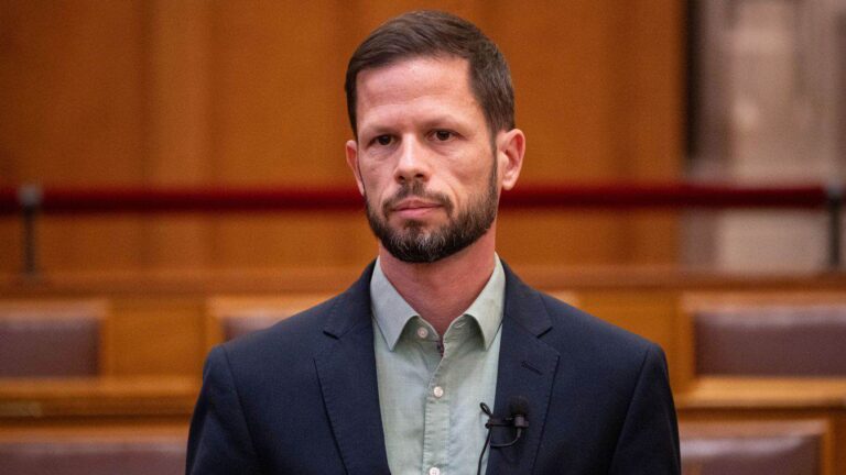 „Az Orbán-kormány Csernobilja” – Tordai feljelentést tesz a gödi Samsung-gyár miatt