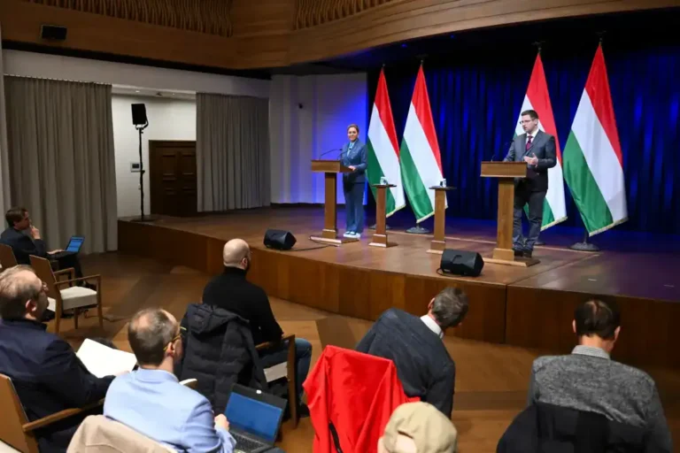 Gulyás Gergely: Már ott állnak a rendőrök a javítóintézeteknél – példátlan döntéssel vette át az irányítást a rendőrség