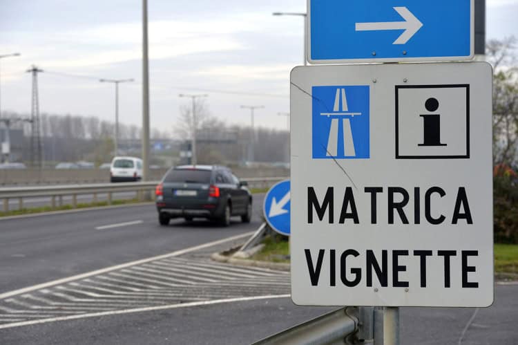 Leáll újévkor az útdíjfizetés, előre meg kell venni az e-matricát