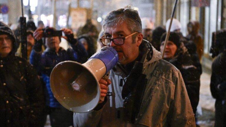 Hadházy Ákos: Húszmilliárdért épít öt kilométernyi vasutat Mészáros Lőrinc az alig működő iváncsai akkugyárhoz