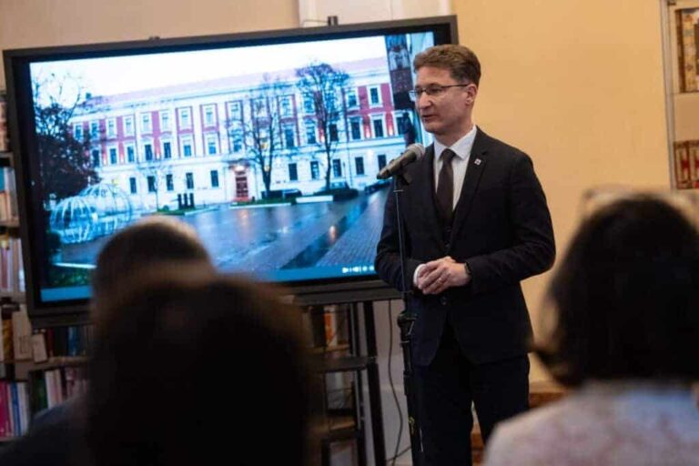 Cser-Palkovics András üzenete a választások előtt: együttműködés bárkivel, remény a Fidesz-győzelemben