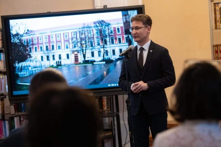 Cser-Palkovics András üzenete a választások előtt: együttműködés bárkivel, remény a Fidesz-győzelemben