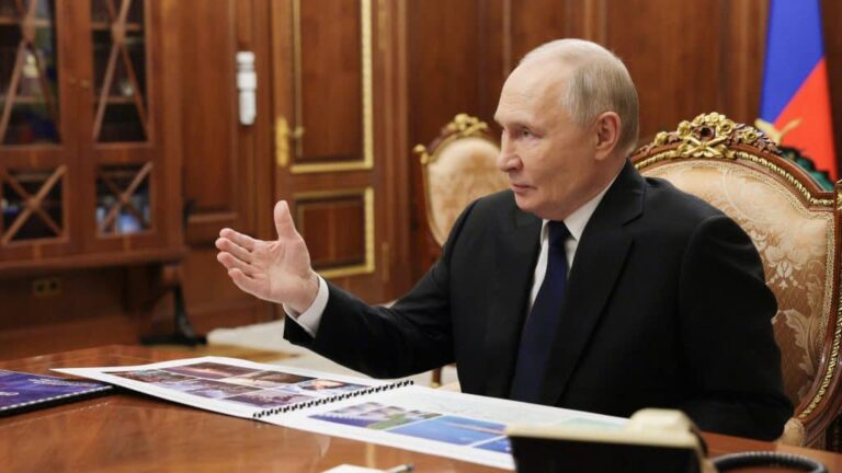 Putyin az orosz oligarcháktól kér támogatást a háború finanszírozására