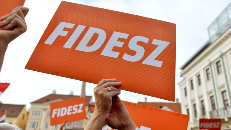 Fénymásolt ajánlóívet adott le a Fidesz Orosházán, feljelentették őket, a rendőrség megszüntette az eljárást