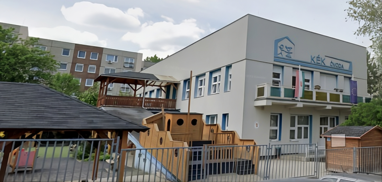 Lövés érte a solymári óvodát: egy csoportszobába csapódott a lövedék