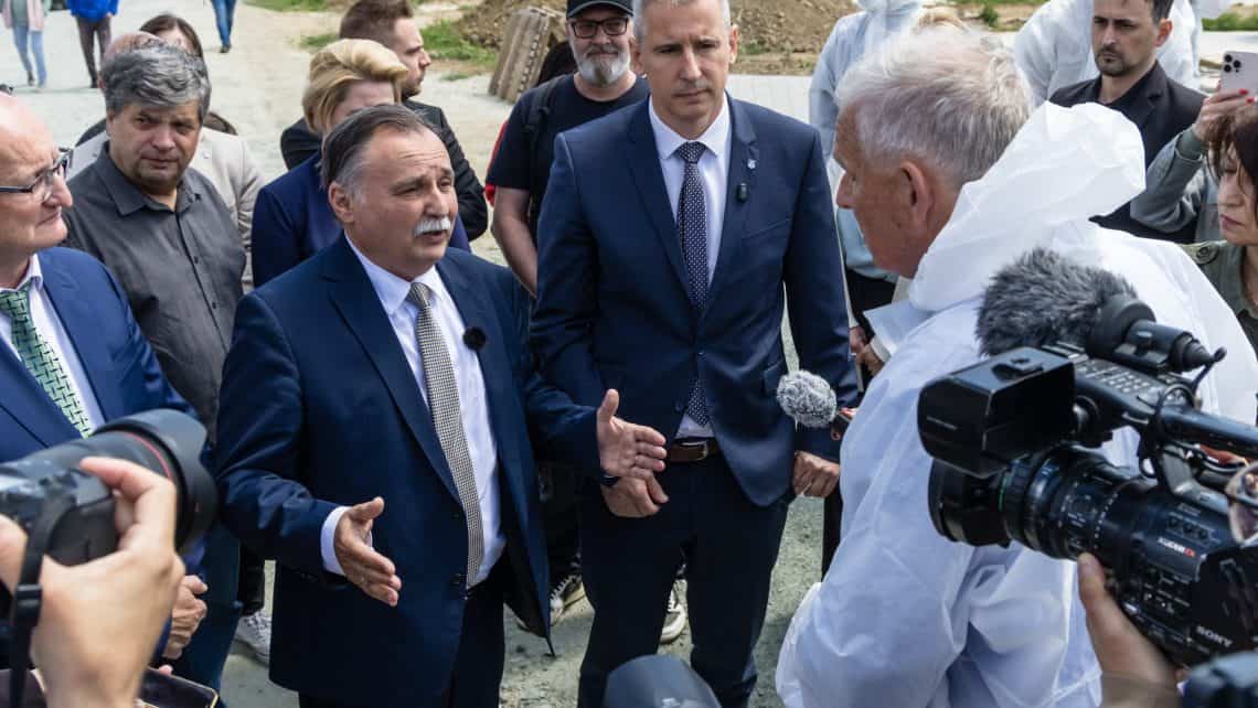 Gajdos László megállapodott az osztrákokkal: nem hoznak több azbesztes követ Magyarországra