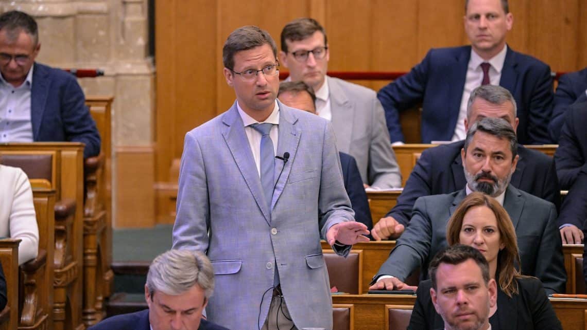 Magyar Péter elárulta, mit mondott Gulyás Gergelynek a parlamenti vita után