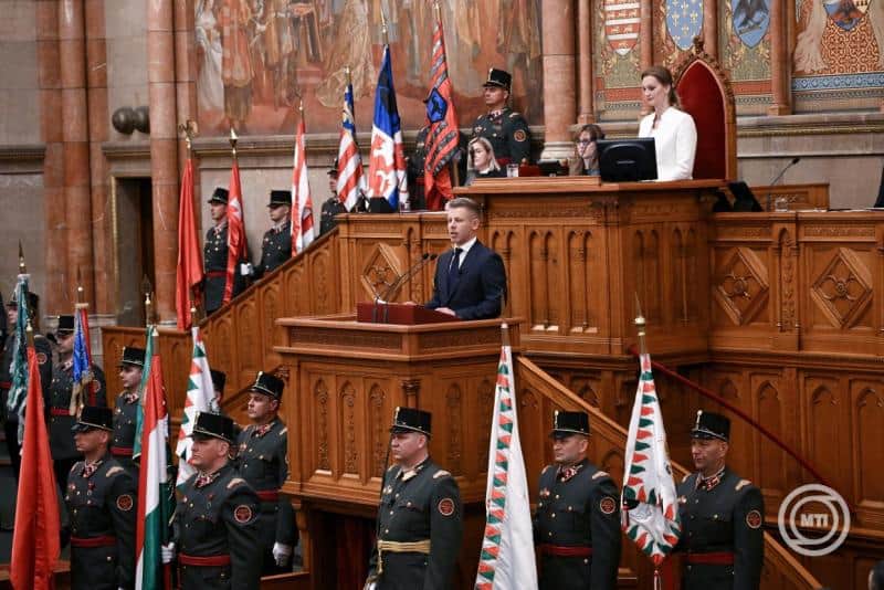 Magyar Péter első miniszterelnöki beszédében nekiment Sulyok Tamásnak: „Elnök úr, ideje távozni”