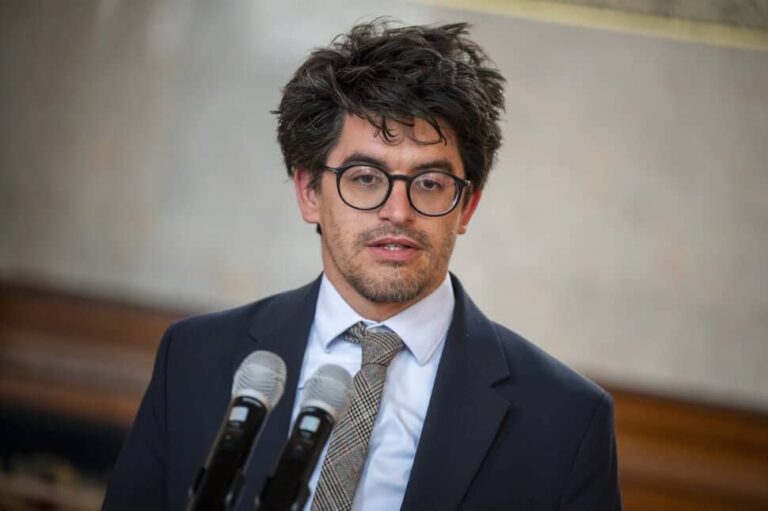 Velkey György elárulta, kik kaptak százával diplomata-útlevelet a Fidesz-kormánytól