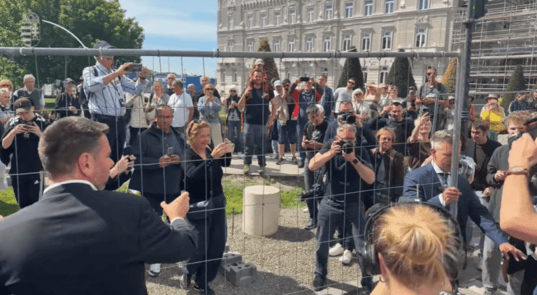 Megnyitják a Karmelitát az emberek előtt: hétvégén Rogán Antal szivarszobáját is látni lehet